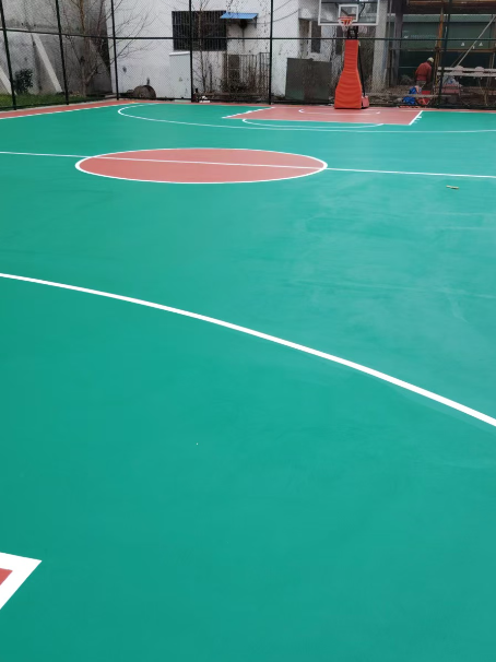 印江 球场长期使用易出现地面开裂